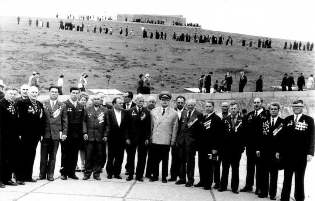 Ветераны 35 гв сд на Мамаевом кургане 9 мая 1975 г